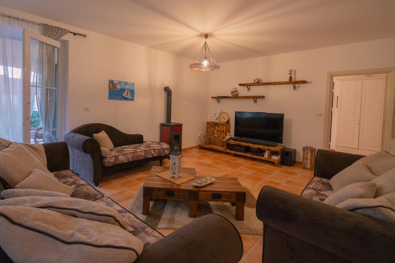 Villa Oasis קוסטרנה מראה חיצוני תמונה
